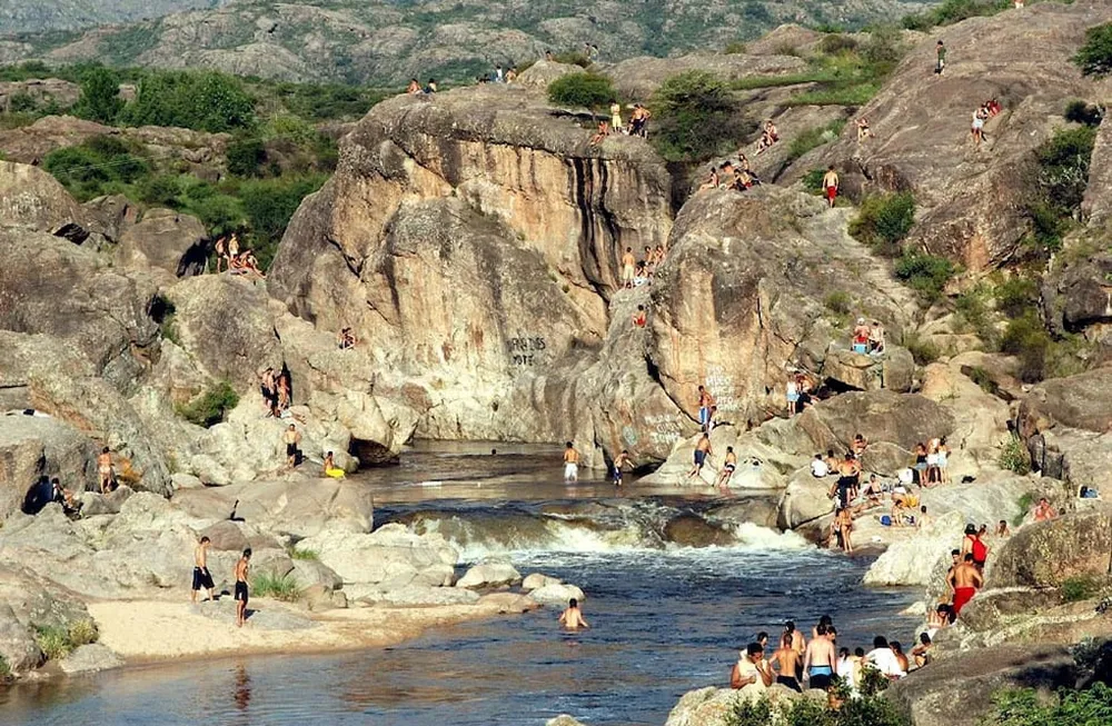 Guía de Alojamientos en Traslasierra: Dónde Dormir y Qué Visitar Alojamientos Temporarios en Traslasierra
